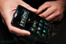 motorola-droid-razr-photo-engadget-05