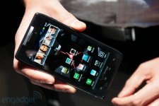 motorola-droid-razr-photo-engadget-06