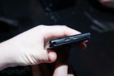 motorola-droid-razr-photo-engadget-11