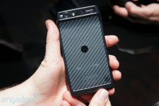 motorola-droid-razr-photo-engadget-12