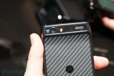 motorola-droid-razr-photo-engadget-13