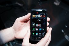 motorola-droid-razr-photo-engadget-16