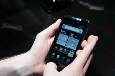 motorola-droid-razr-photo-engadget-17