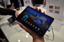 mwc-12-mobile-world-congress-2012-samsung-tablette-galaxy-tab-2-10.1-7.0-galaxy-note-cheap-prise-en-main-hands-on-test__09