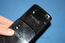 Nexus-4-droptest-fuchsphone-17