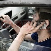 utiliser-un-téléphone-au-volant-est-dangeureux